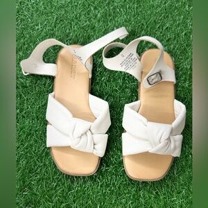Old Navy Kids White Sandals Comfortable Summer Footwear Size 12‎